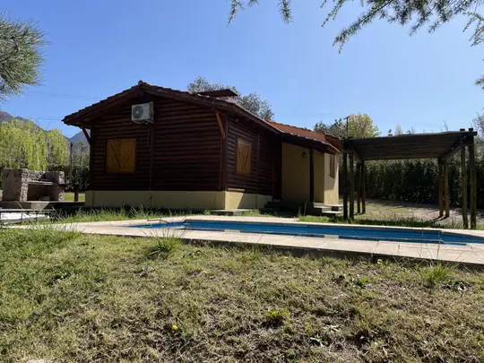 Cabaña Chenin: la cabaña con su piscina y los sauces