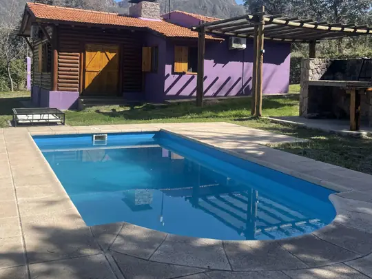 Piscina individual frente a la cabaña Borgoña